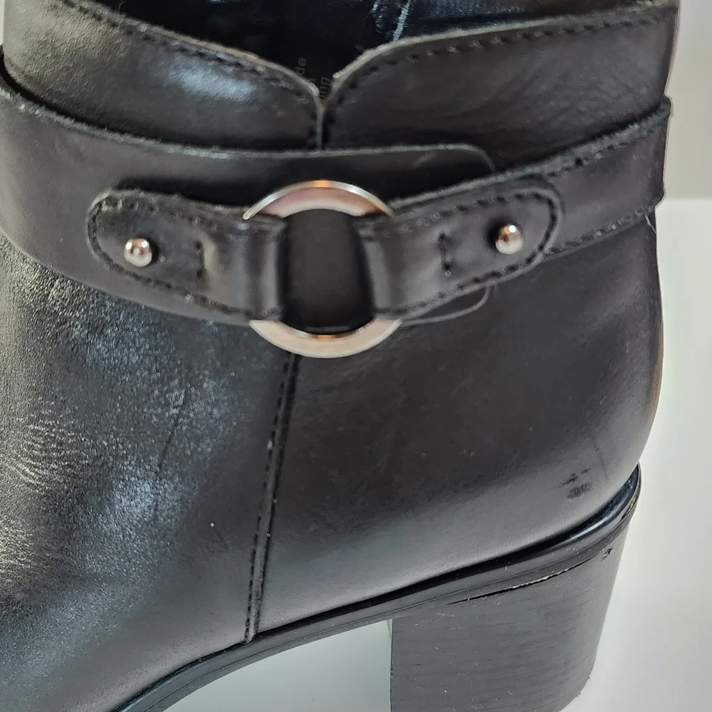 Naturalizer Lydia women's black leather ankle boots with buckle detail size 9